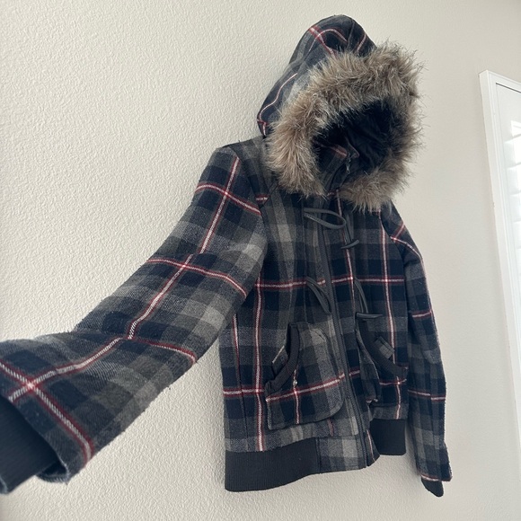 Paris Blues winter coat with fur hood - Picture 3 of 3